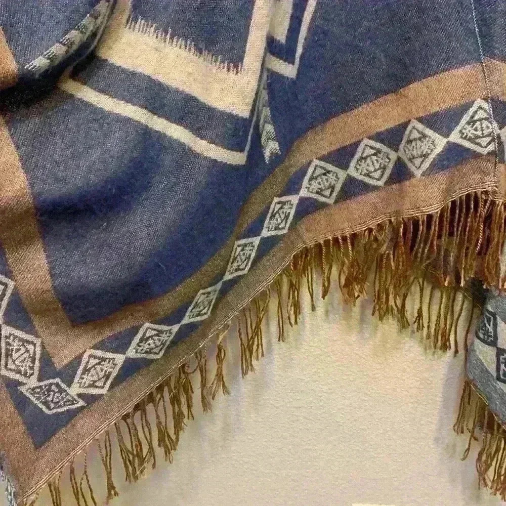 Mudd blue and tan Aztec shawl one size western cowgirlcore cowgirl * shedding - Picture 4 of 9